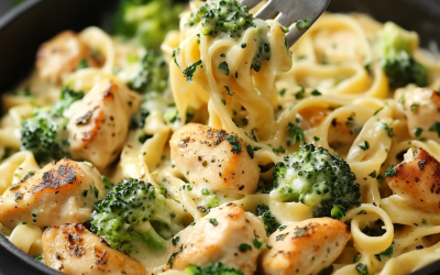 Creamy and Comforting: Chicken Alfredo with Broccoli
